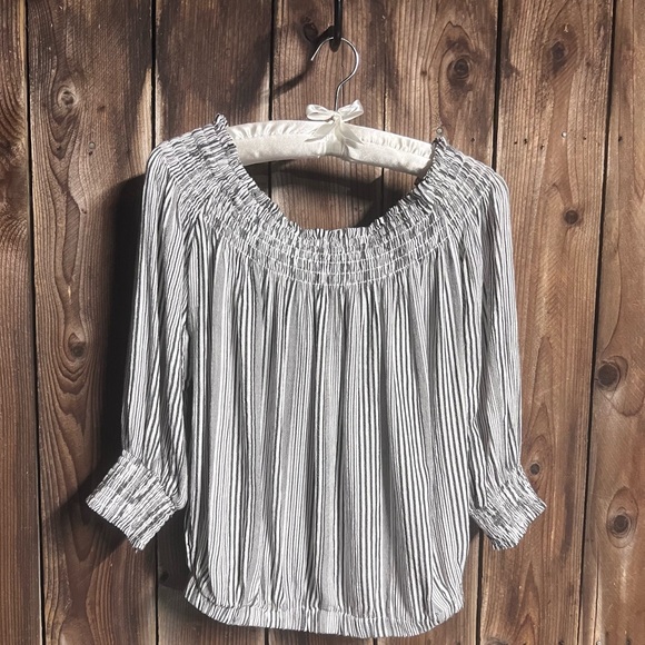 Evereve Sydney Stripe Off The Shoulder Blue & White Flowy Blouse Top Sz S - Picture 2 of 13